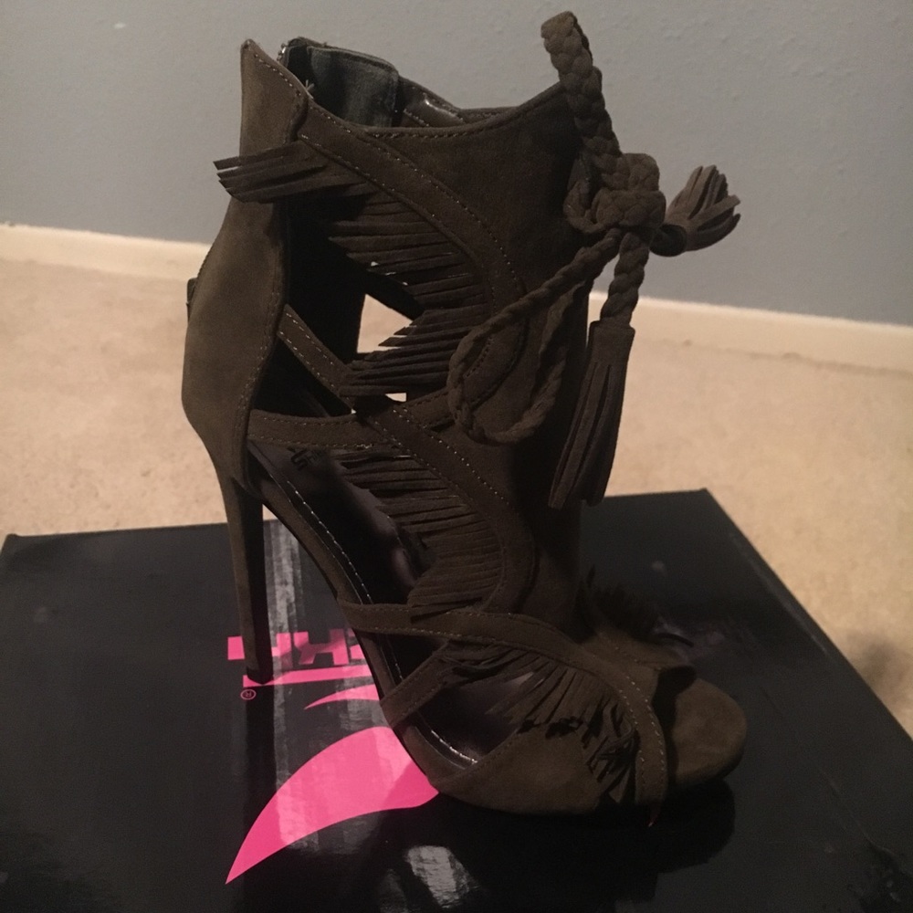 NWOT Hunter Green Heels Sz 5